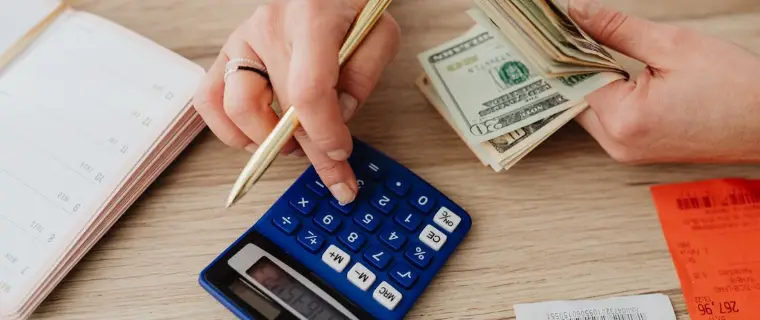 Estimating consolidation loan repayments Working out loan repayments with a calculator and cash
